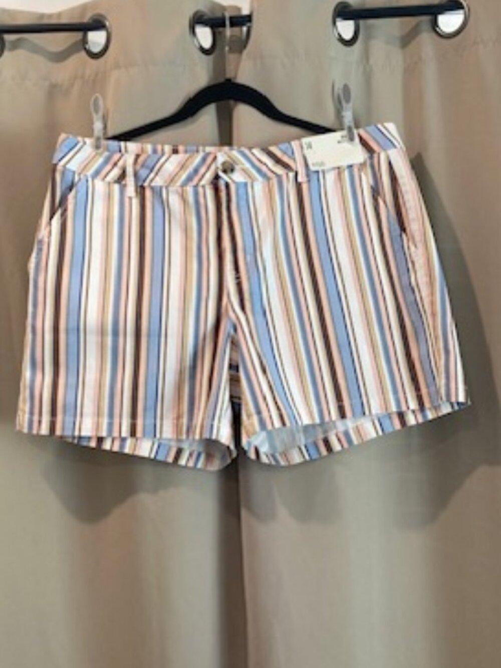 NWT Womens Mid-Rise Shorts